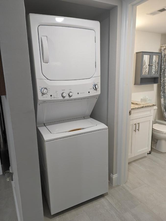 New Condo! Just 15 Min To Ft Myers And Sanibel Beach! Great Location!! Fort Myers Luaran gambar